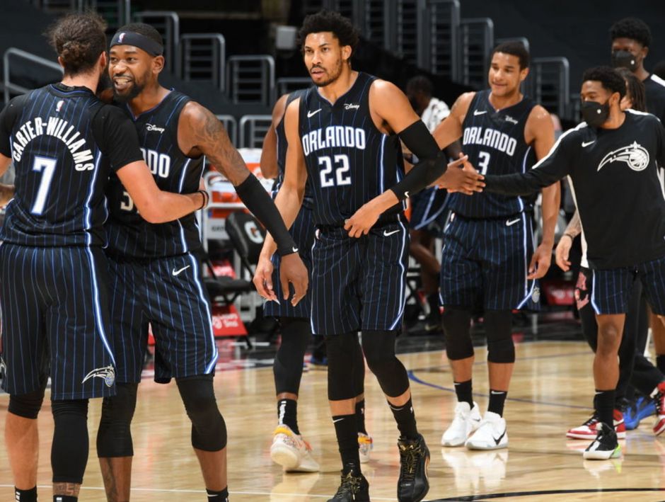 康宁汉姆自投自抢成功，邓罗三分绝平失败，活塞惜败（康宁汉姆补篮得手，邓罗绝平三分偏出，活塞憾负）