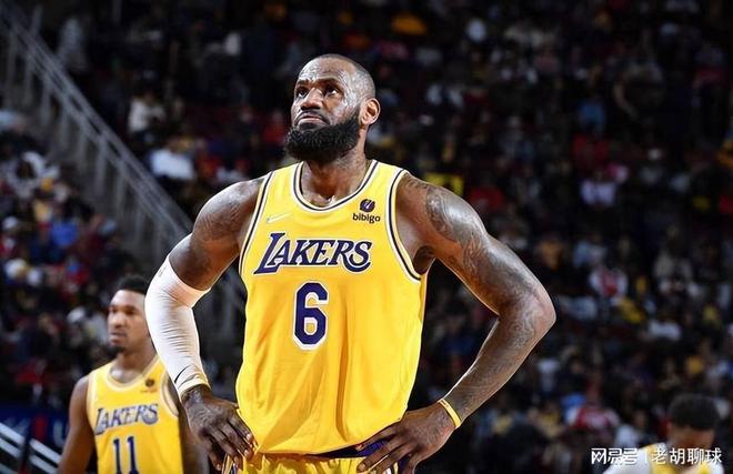 滕哈格：球员转会很正常，但最好别在一个转会窗放走四五人（滕哈格：转会属常态，但单个转会窗不宜一次放走四五人）