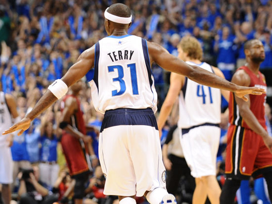 意甲俱乐部球衣胸前广告赞助费TOP10：米兰双雄3000万并列第1（意甲球衣胸前赞助费前十：米兰双雄以3000万并列第一）