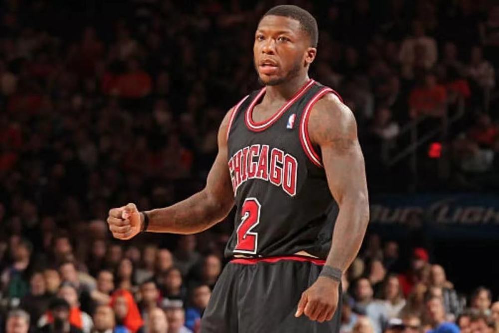 替补门将关键扑救，稳定球队防线（替补门将奉献关键扑救，稳住球队后防）