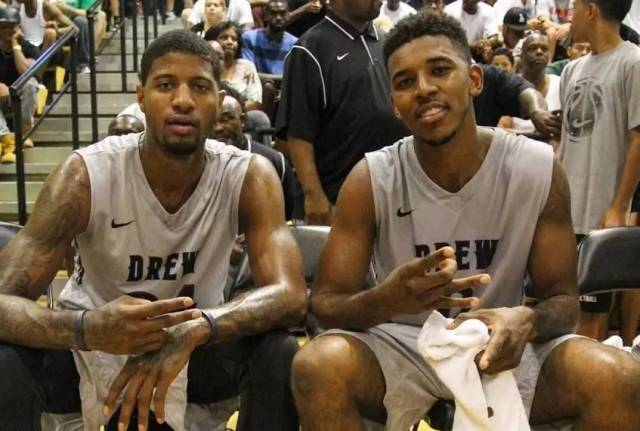 媒体人：杨瀚森被撞头晕已做检查，是否打G联赛要等通知（媒体称杨瀚森头部受撞已检查，是否参加G联赛待通知）