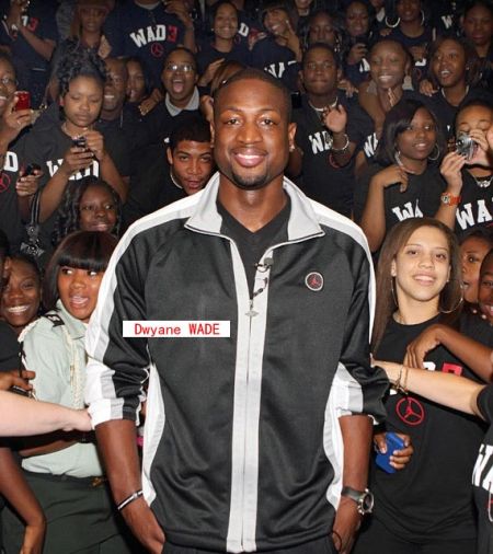 麦克马纳曼：希望范戴克和罗伯逊与萨拉赫聊聊，争取解决问题（麦克马纳曼建议范戴克、罗伯逊与萨拉赫沟通，力争化解问题）