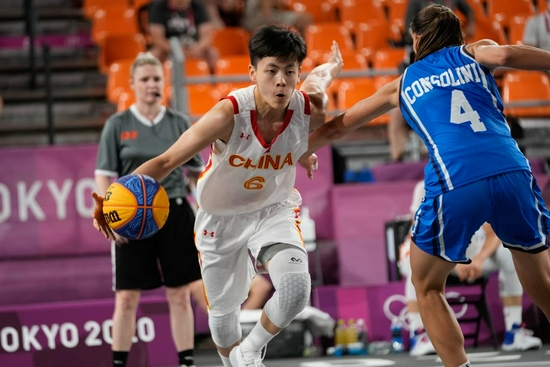 库明加被排除出轮转阵容，勇士半场10人得分领先公牛14分（库明加无缘轮换，勇士半场10人开张，领先公牛14分）