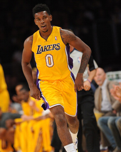 雷迪克：马刺防守策略和太阳类似，让东里出手高难度中投（雷迪克：马刺防守与太阳如出一辙，逼东里出手高难度中距离）