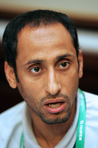 篮球湖人官宣老将复出，防守端迎来补强（湖人官宣老将回归，防守端再添助力）